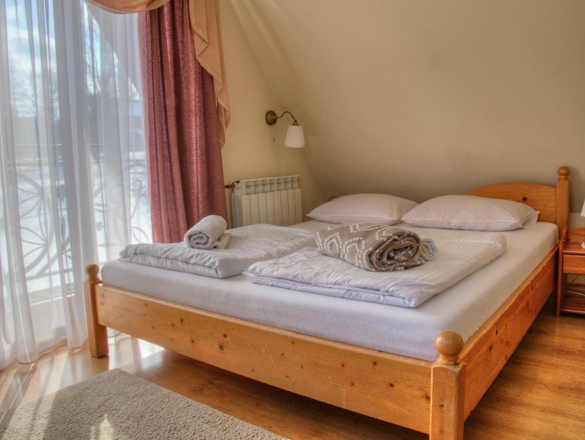 Knieja Bed & Breakfast *